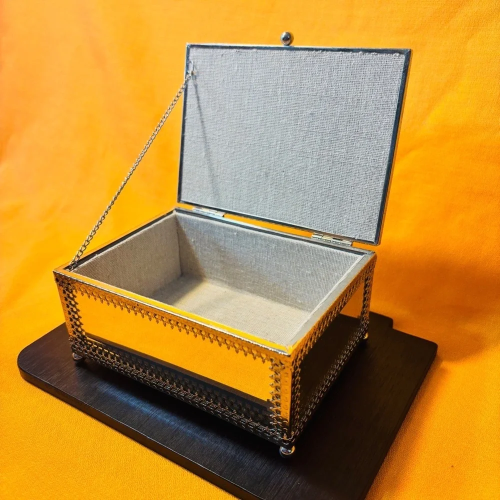 Cynthia Rowley Sparkle Silver Glass Jewelry Trinket Box Mirrored Glam Decor